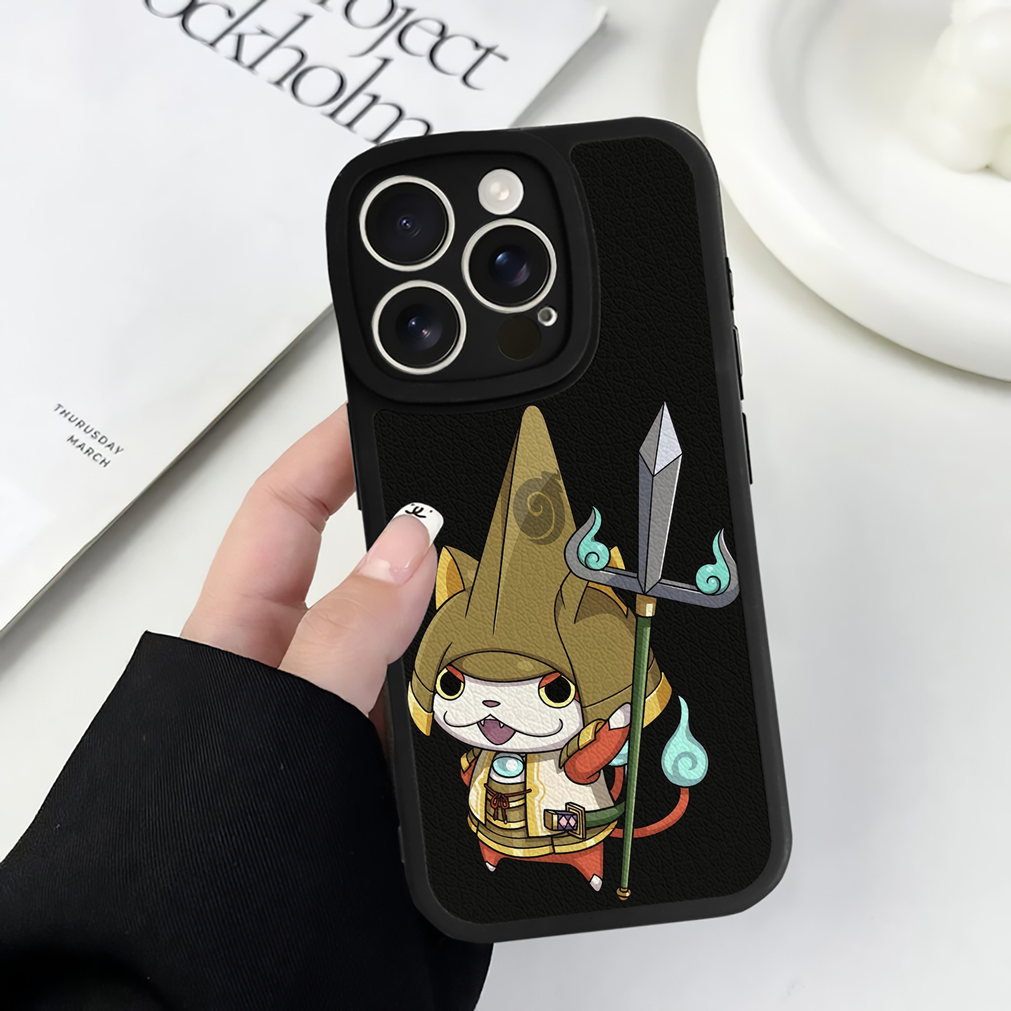 （画像用） 妖怪ウォッチ Yo-kai Watch 【iPhone 16シリーズ対応】シリコンスマホケース（レザー調） 材質：シリコン